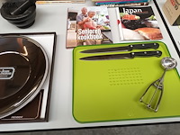 Lot 406 - kookboeken en keukengerei. 55 stuks - afbeelding 3 van  7