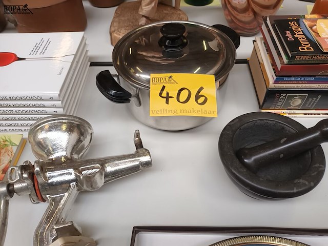 Lot 406 - kookboeken en keukengerei. 55 stuks - afbeelding 5 van  7