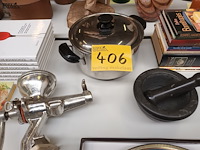 Lot 406 - kookboeken en keukengerei. 55 stuks - afbeelding 5 van  7