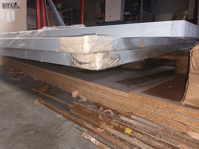 Lot 406 - lattenbodems en montagemateriaal - afbeelding 3 van  5