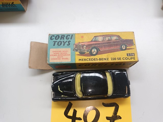 Lot 407 - corgi toys mercedes benz - afbeelding 2 van  3