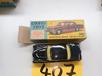 Lot 407 - corgi toys mercedes benz - afbeelding 2 van  3