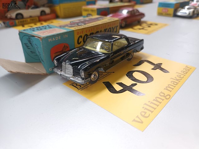 Lot 407 - corgi toys mercedes benz - afbeelding 3 van  3