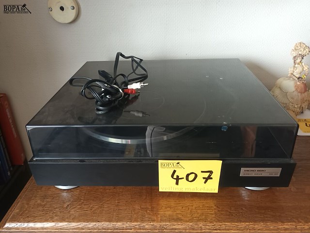 Lot 407 - platenspeler - afbeelding 1 van  4