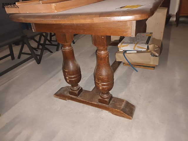 Lot 408 - houten eetkamertafel - afbeelding 2 van  3
