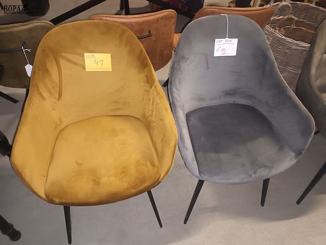 Lot 41 - armstoel diamond velvet. 2 stuks - afbeelding 1 van  5