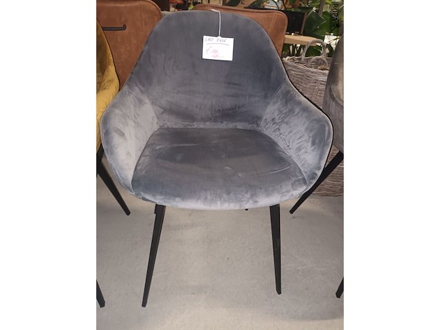 Lot 41 - armstoel diamond velvet. 2 stuks - afbeelding 3 van  5