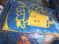 Lot 41 - badhanddoeken, plaid en deken. 4 stuks - afbeelding 1 van  3