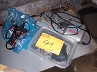 Lot 41 - batterijladers. 3 stuks - afbeelding 1 van  4