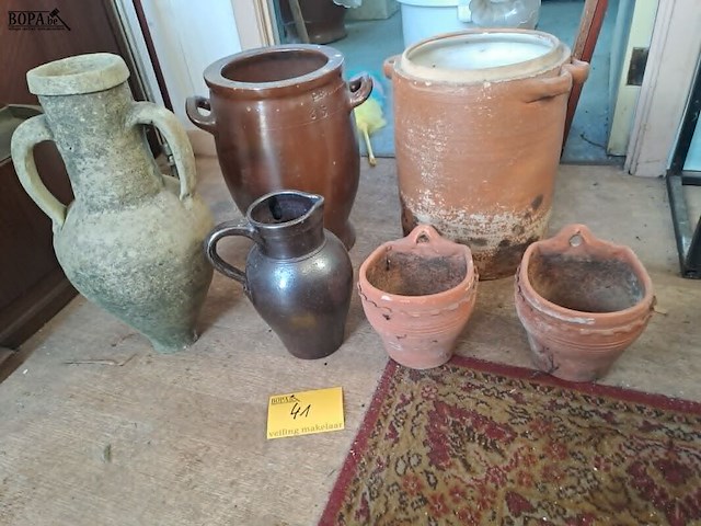 Lot 41 - bloempotten aardewerk voor buiten - afbeelding 1 van  5
