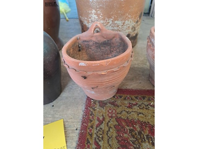 Lot 41 - bloempotten aardewerk voor buiten - afbeelding 2 van  5