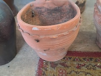 Lot 41 - bloempotten aardewerk voor buiten - afbeelding 2 van  5