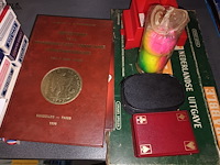 Lot 41 - boeken, kaarten en petanque ballen - afbeelding 5 van  5