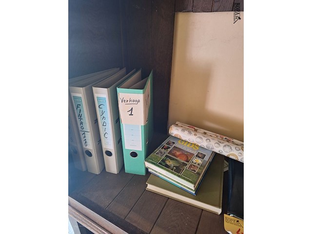 Lot 41 - boeken, mappen, verpakpapier. 10 stuks - afbeelding 3 van  3