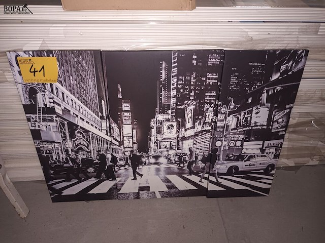 Lot 41 - canvas in 3 delen - afbeelding 1 van  3