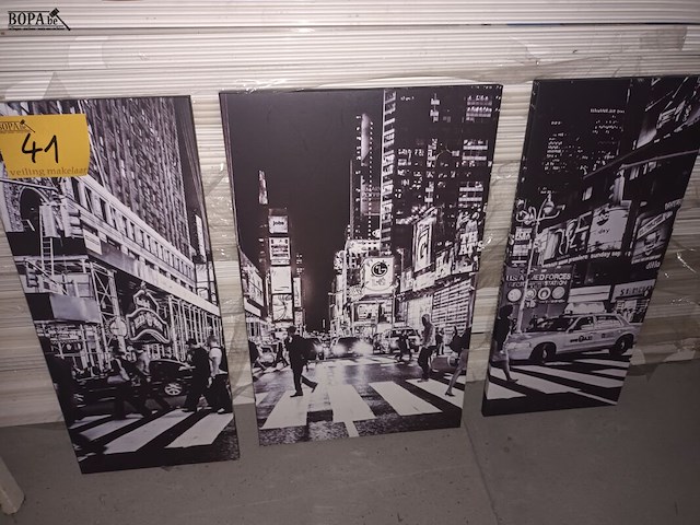 Lot 41 - canvas in 3 delen - afbeelding 3 van  3