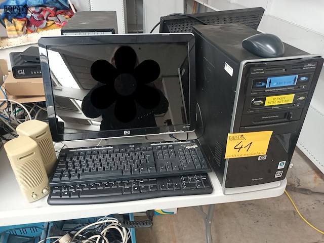Lot 41 - computerconfiguratie - afbeelding 1 van  6
