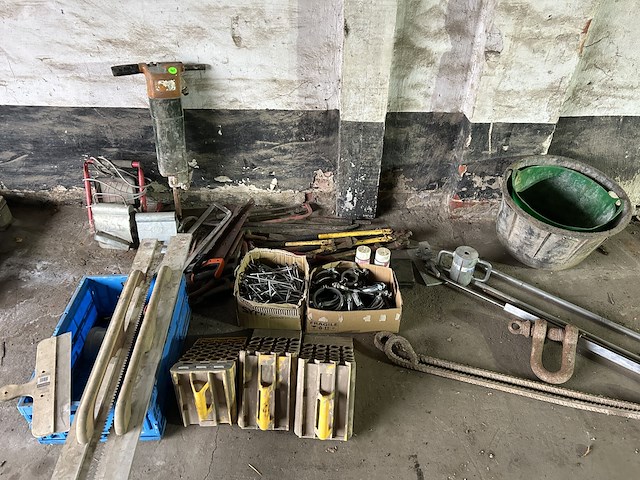 Lot 41 - divers klein materiaal - afbeelding 1 van  7