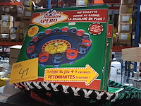 Lot 41 - hoeden en drankspelletjes - afbeelding 1 van  2