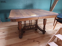 Lot 41 - houten uitschuifbare tafel - afbeelding 1 van  3