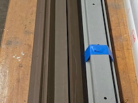 Lot 41 - kabelgoten grijs 4 stuks en bruin ong 18 stuks - afbeelding 1 van  2