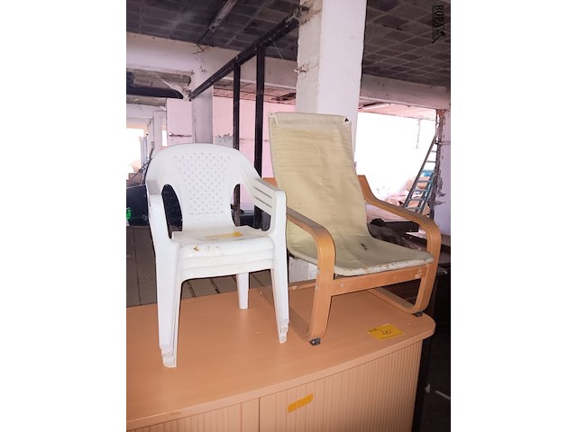 Lot 41 - kinderstoeltjes en zeteltje - afbeelding 1 van  1