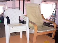 Lot 41 - kinderstoeltjes en zeteltje - afbeelding 1 van  1