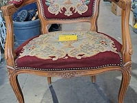 Lot 41 - klassieke fauteuil in louis xv- stijl sierlijk houten frame - afbeelding 2 van  2