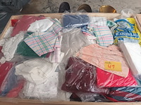 Lot 41 - kledij, linnen, stoffen, schoenen - afbeelding 6 van  7