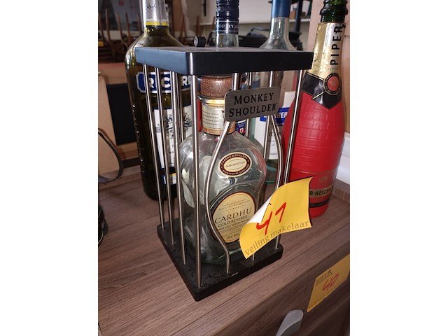 Lot 41 - lege verzamelflessen. 7 stuks - afbeelding 2 van  3