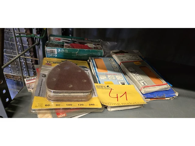 Lot 41 - lot schuurpapier voor schuurmachines - afbeelding 1 van  3