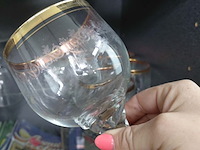 Lot 41 - lot set vintage bierglazen voor bruin bier met gouden rand - afbeelding 2 van  3