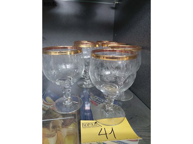 Lot 41 - lot set vintage bierglazen voor bruin bier met gouden rand - afbeelding 3 van  3