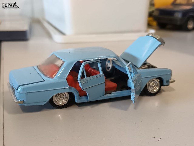 Lot 41 - modelauto’s chocolade jacques. 3 stuks - afbeelding 9 van  16