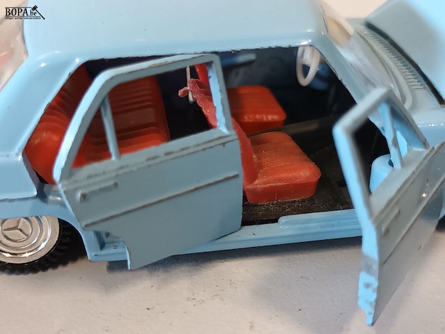 Lot 41 - modelauto’s chocolade jacques. 3 stuks - afbeelding 11 van  16