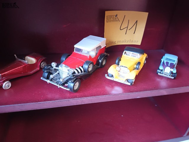 Lot 41 - oldtimers op schaal. 4 stuks - afbeelding 1 van  6
