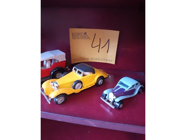 Lot 41 - oldtimers op schaal. 4 stuks - afbeelding 2 van  6
