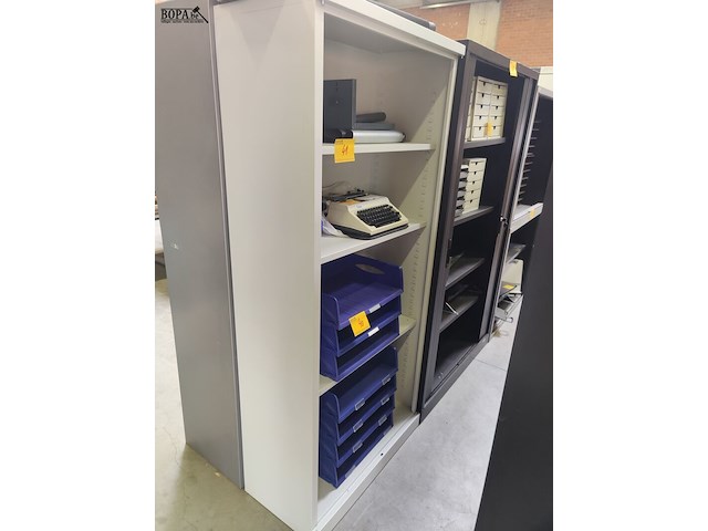Lot 41 - open metalen dossierkast - afbeelding 1 van  2