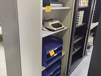 Lot 41 - open metalen dossierkast - afbeelding 1 van  2