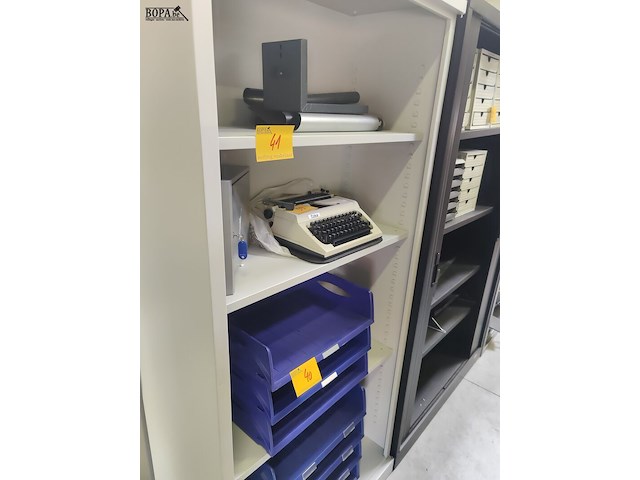 Lot 41 - open metalen dossierkast - afbeelding 2 van  2