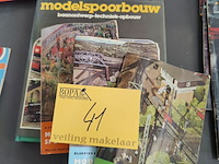 Lot 41 - pocketboek en modelspoorgidsen - afbeelding 1 van  5