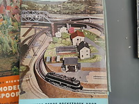 Lot 41 - pocketboek en modelspoorgidsen - afbeelding 3 van  5