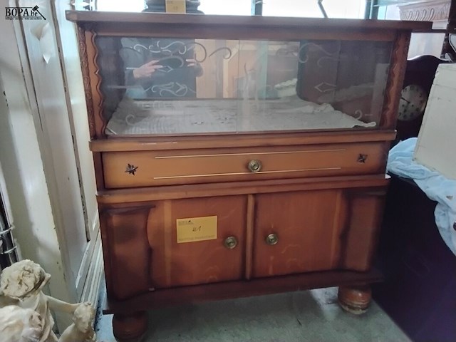 Lot 41 - retro vitrinekast - afbeelding 1 van  1