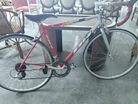 Lot 41 - rode bh gavia racefiets - verzamelobject - afbeelding 1 van  4