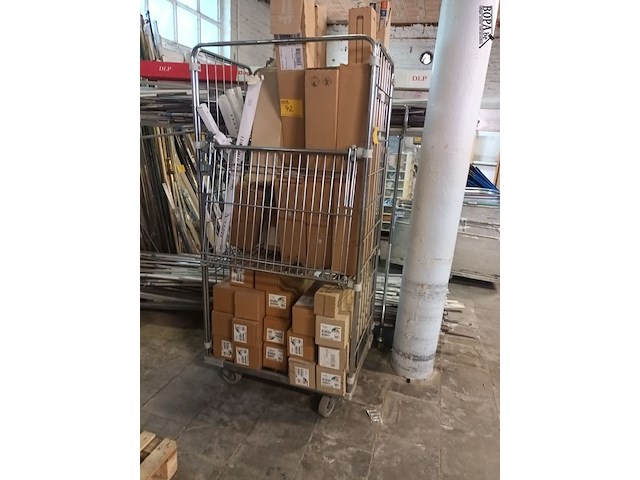 Lot 41 - rolcontainer - afbeelding 1 van  2