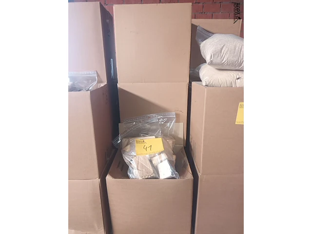 Lot 41 - rookhout chunks esdoorn 1 kg. 17 stuks - afbeelding 1 van  3