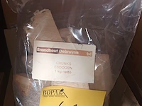Lot 41 - rookhout chunks esdoorn 1 kg. 17 stuks - afbeelding 2 van  3