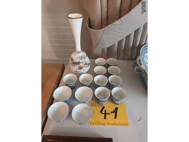 Lot 41 - vaasje met tasjes. 15 stuks - afbeelding 1 van  5