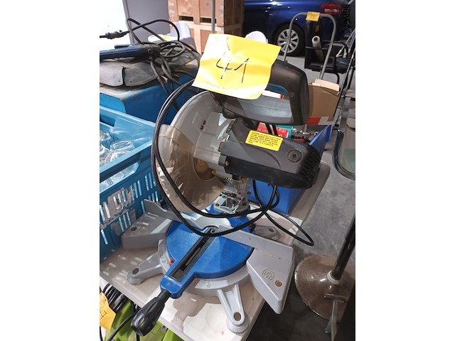 Lot 41 - verstekzaagmachine - afbeelding 1 van  3