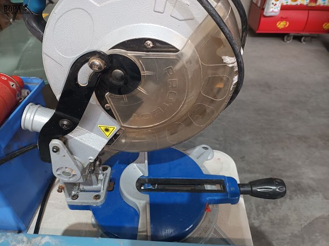 Lot 41 - verstekzaagmachine - afbeelding 3 van  3